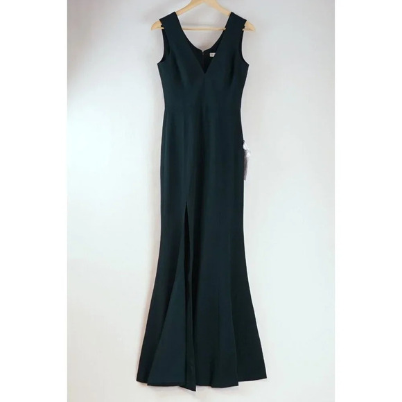 Dress the Population Sandra Plunge Crepe Trumpet Gown in Pine Green - Picture 2 of 8